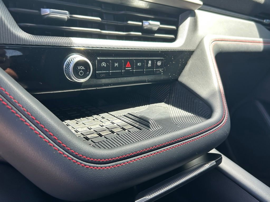 Used 2025 Ford Explorer ST-Line w/ Premium Package image 39