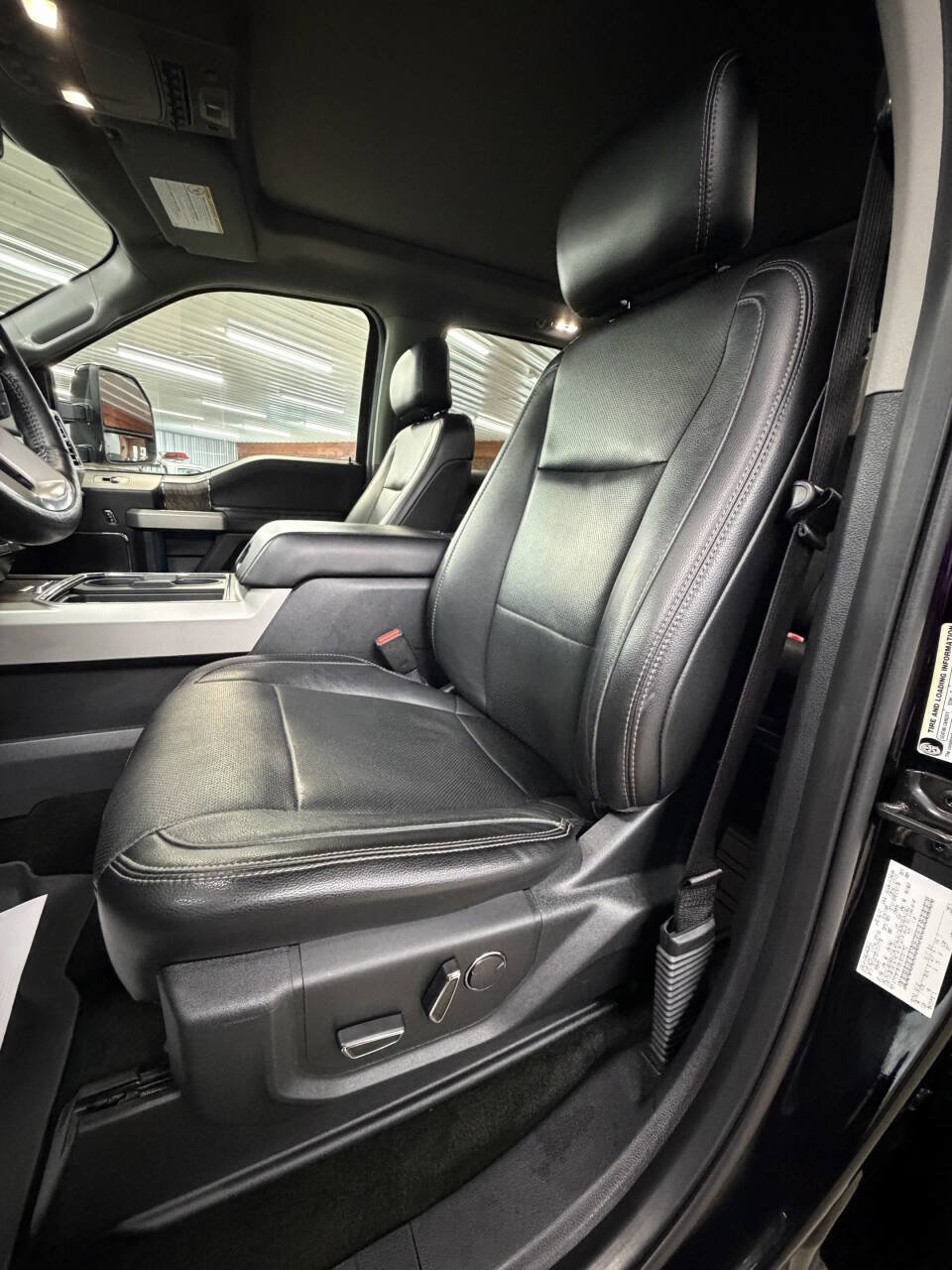 Used 2017 Ford F350 Lariat w/ Lariat Ultimate Package AWD/4WD image 29