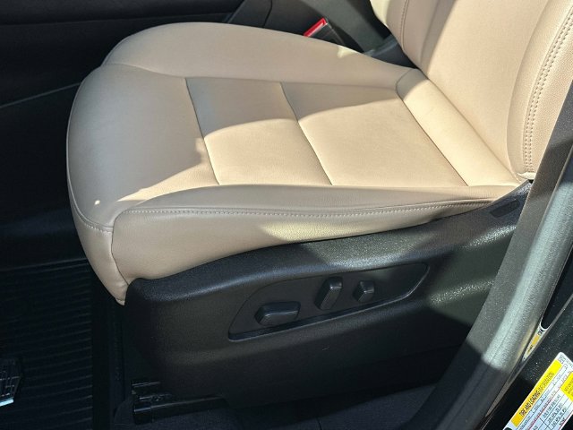 Used 2024 Cadillac XT4 Luxury w/ Cold Weather Package AWD/4WD image 20