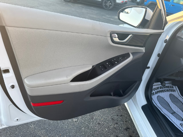 Used 2017 Hyundai Ioniq Blue FWD image 11