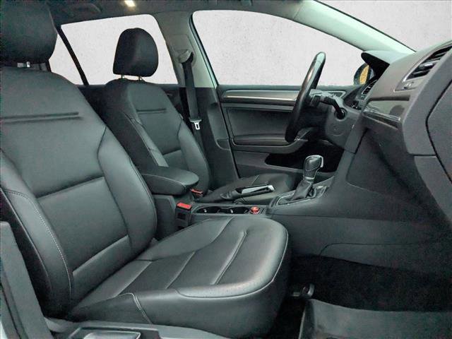 Used 2017 Volkswagen Golf S image 21