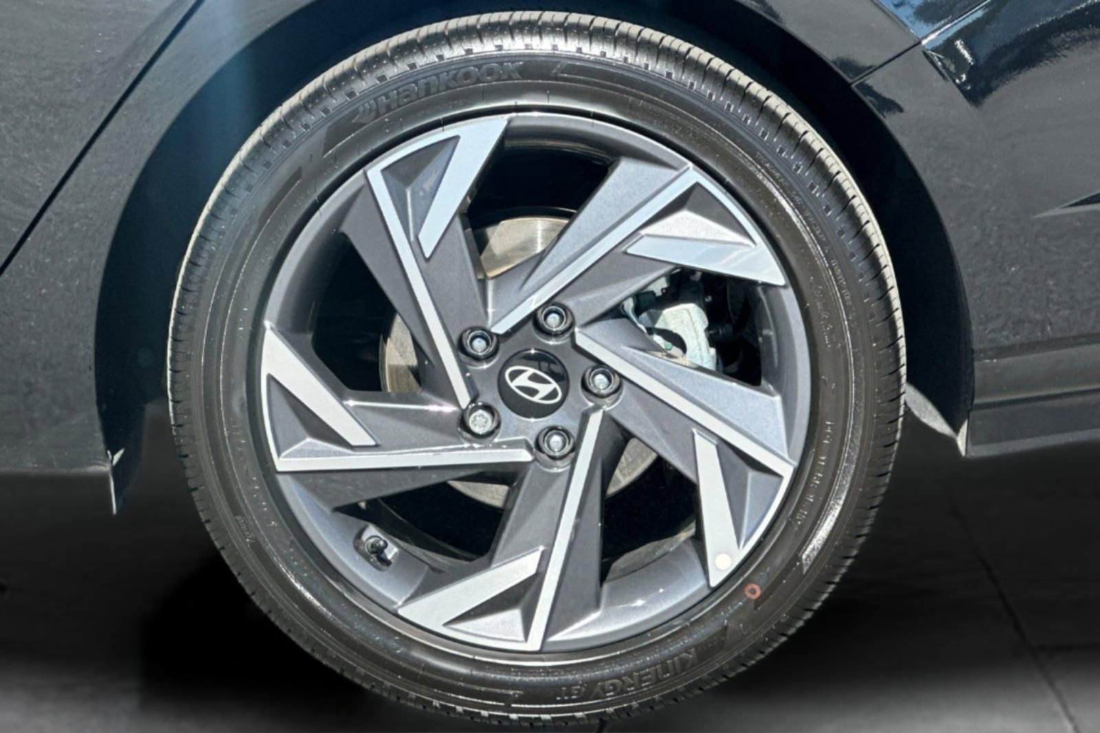 Certified 2025 Hyundai Elantra Limited image 29
