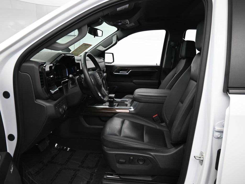 Used 2024 Chevrolet Silverado 1500 LT Trail Boss w/ LT Trail Boss Premium Package AWD/4WD image 11