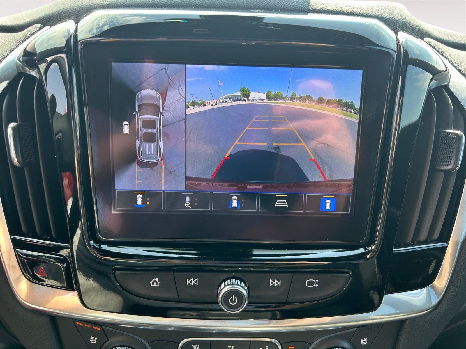 Used 2023 Chevrolet Traverse Premier FWD image 14