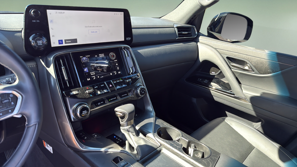 Used 2025 Lexus LX 600 4WD w/ Accessory Package (2T) image 31