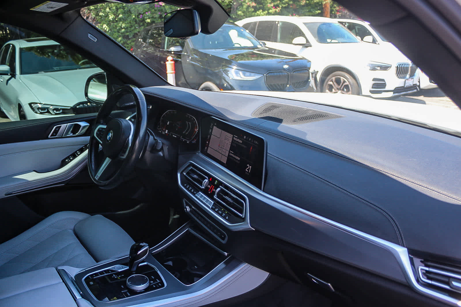 Used 2023 BMW X5 xDrive40i w/ M Sport Package image 16