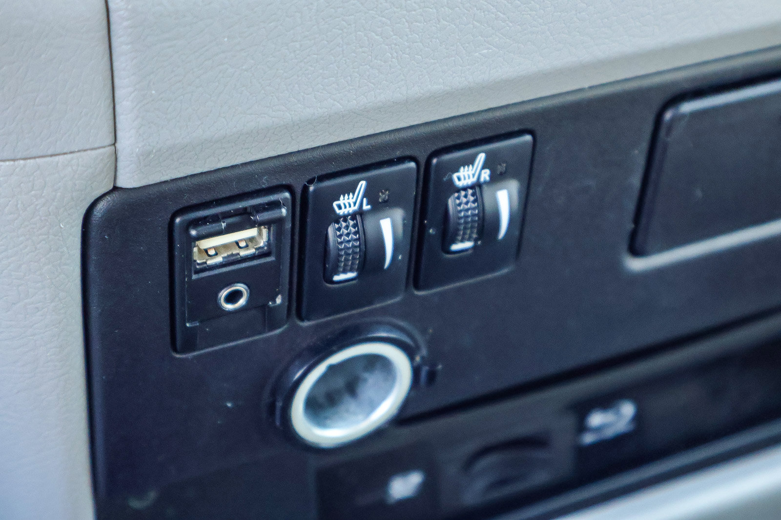 Used 2015 Toyota Sienna XLE Premium FWD image 7