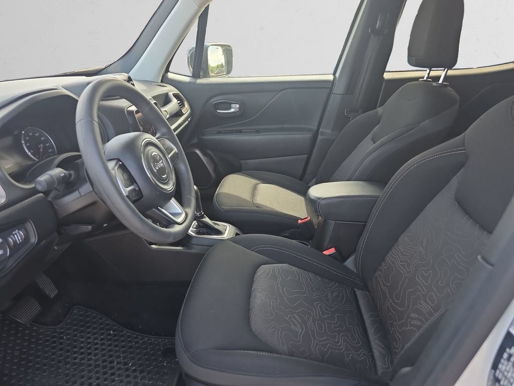 Used 2023 Jeep Renegade Latitude AWD/4WD image 10