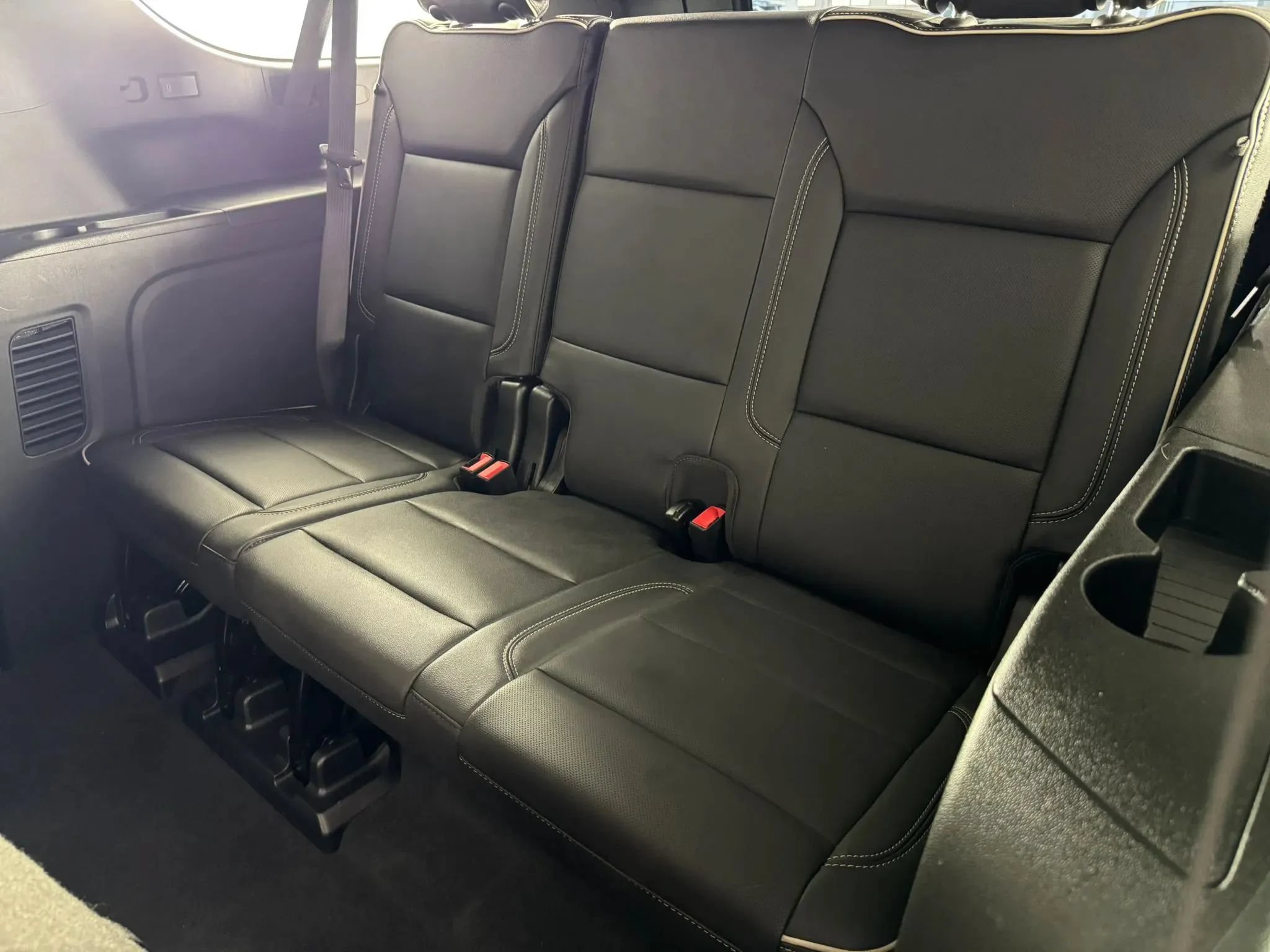 Used 2023 GMC Yukon XL SLT AWD/4WD image 40