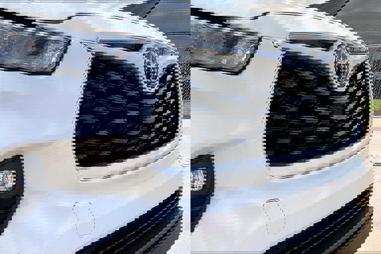 Used 2020 Toyota Highlander XLE AWD/4WD image 30