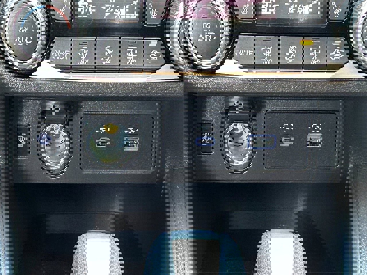 Certified 2023 Nissan Versa SR w/ Trunk Package image 21