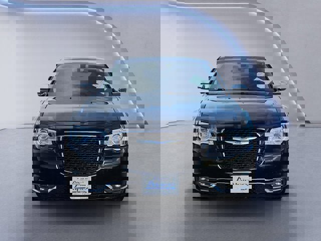 Used 2018 Chrysler 300 Limited image 8