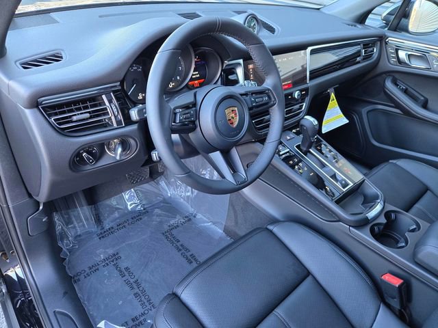 Used 2026 Porsche Macan image 4