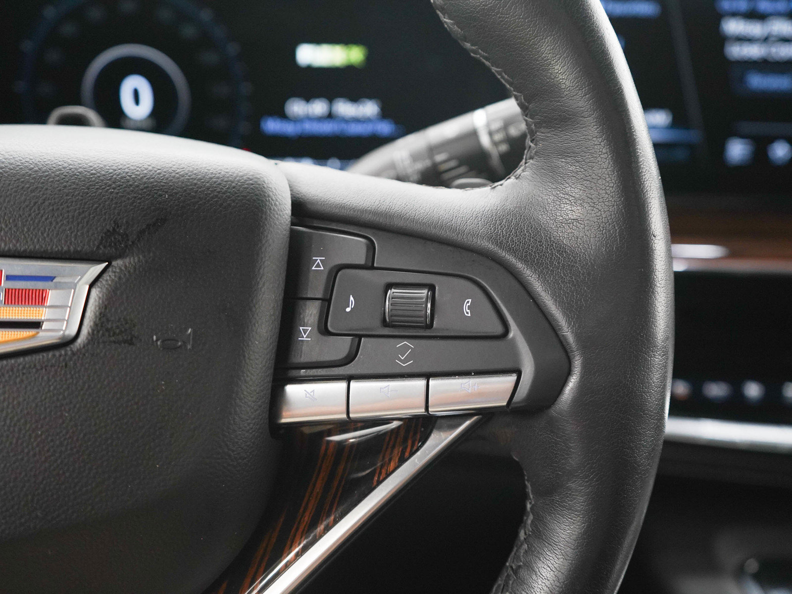 Used 2024 Cadillac Escalade ESV Premium Luxury w/ Performance Package AWD/4WD image 28