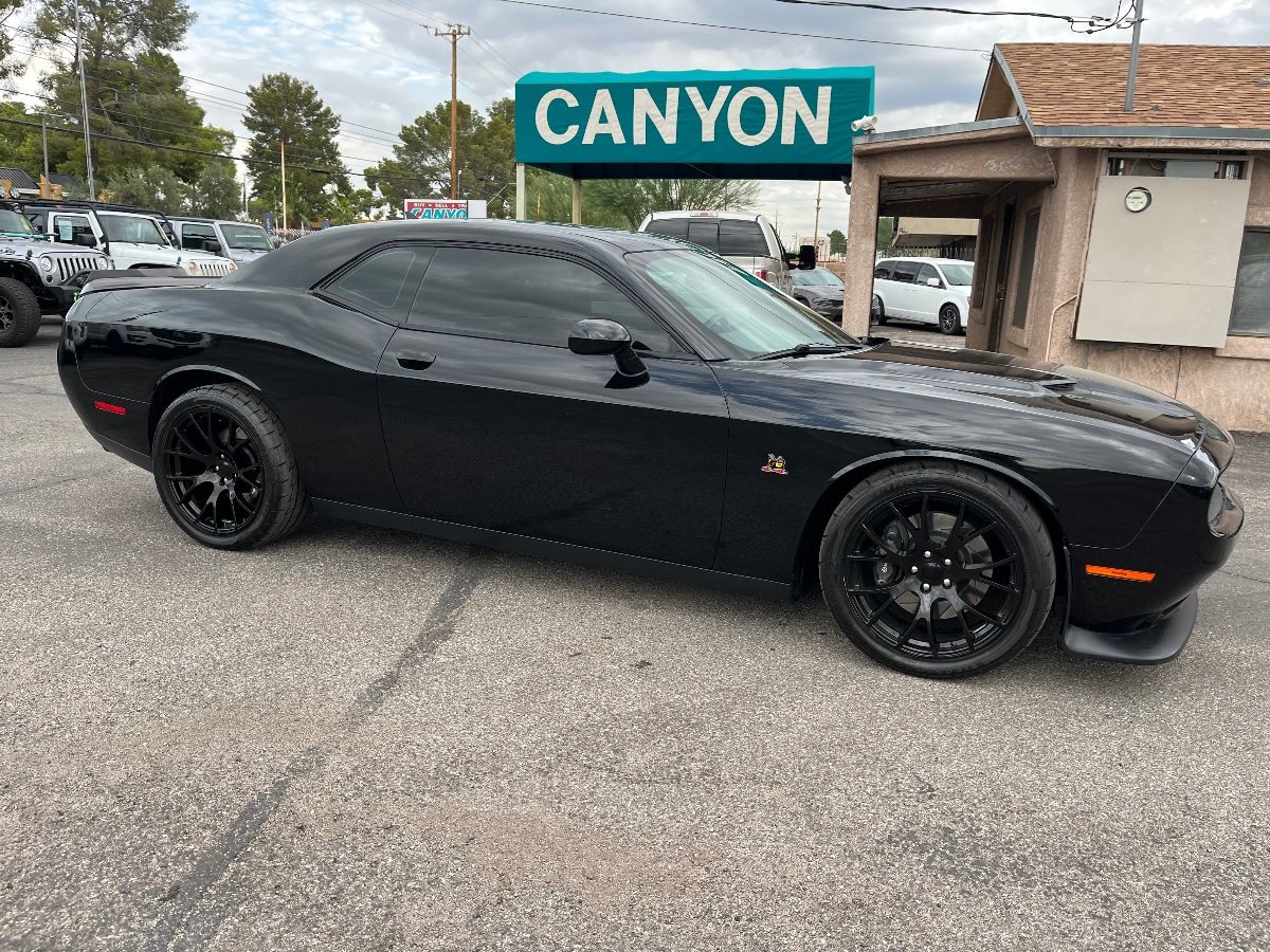 Used 2015 Dodge Challenger R/T Scat Pack w/ Leather Interior Group RWD image 2
