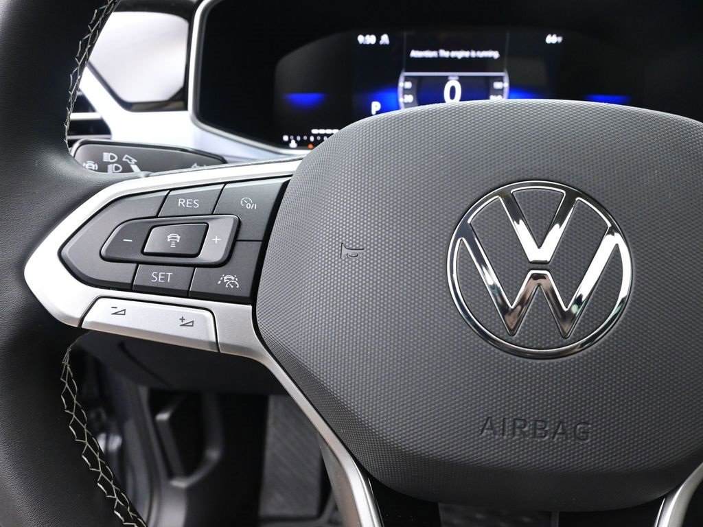 New 2025 Volkswagen Taos SE image 16