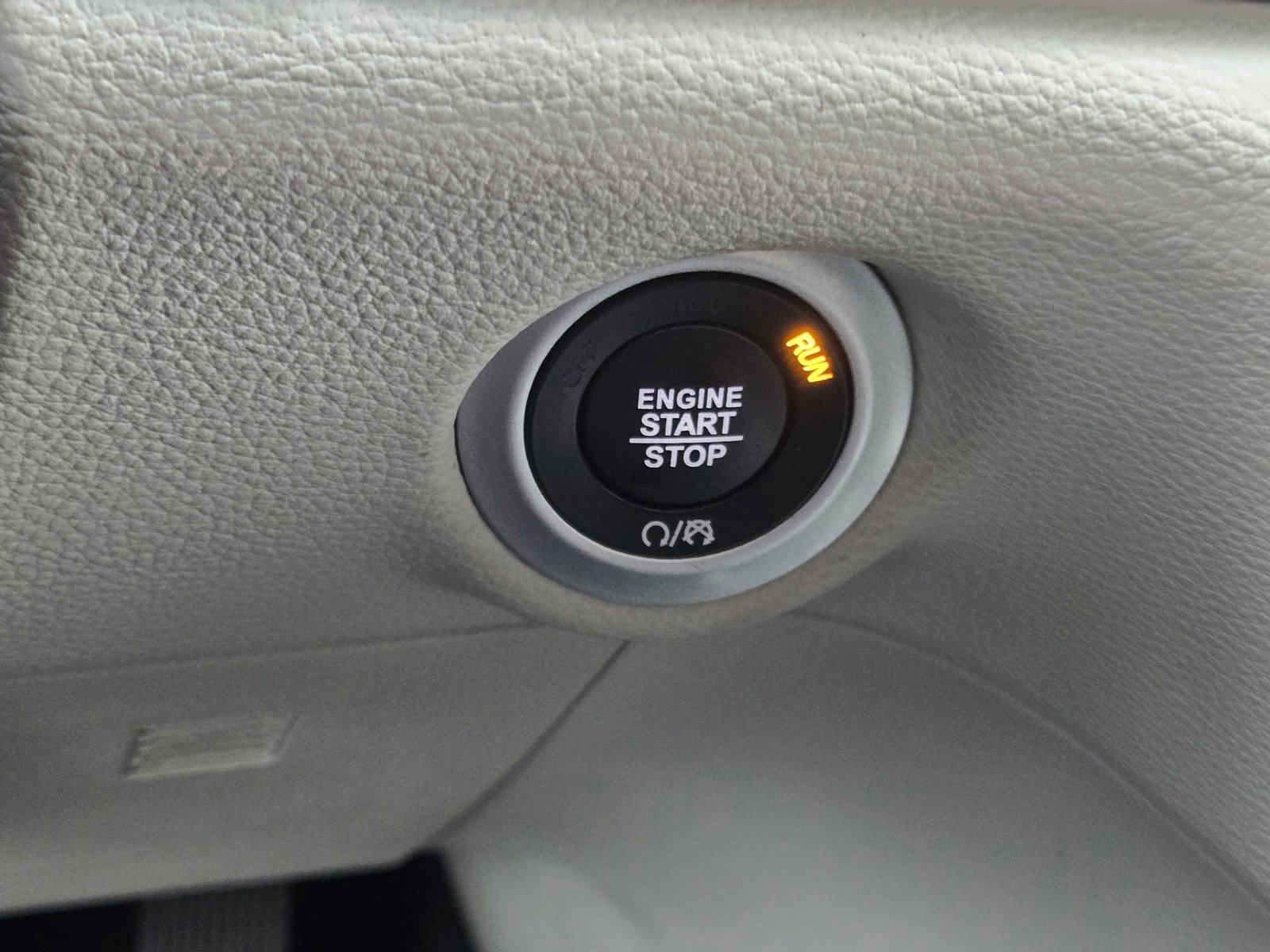 Used 2023 Chrysler Pacifica Touring-L image 18