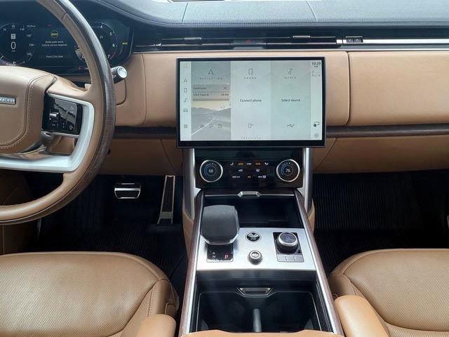 Used 2023 Land Rover Range Rover SE image 3