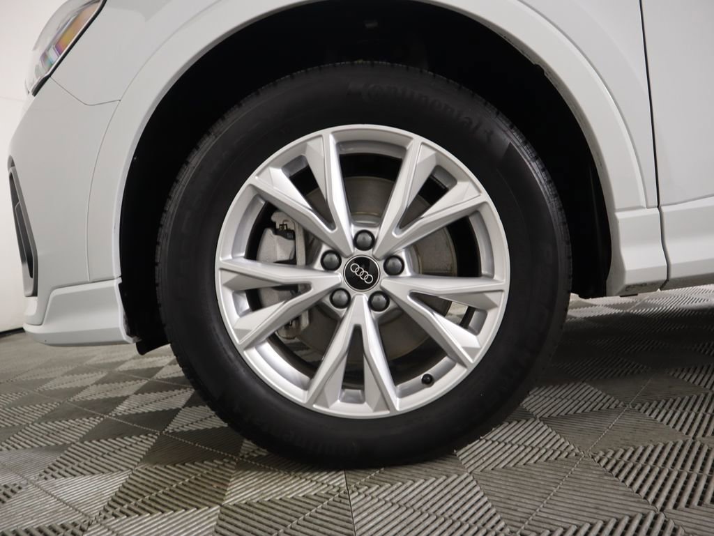 Certified 2025 Audi Q3 2.0T Premium w/ Convenience Package image 30