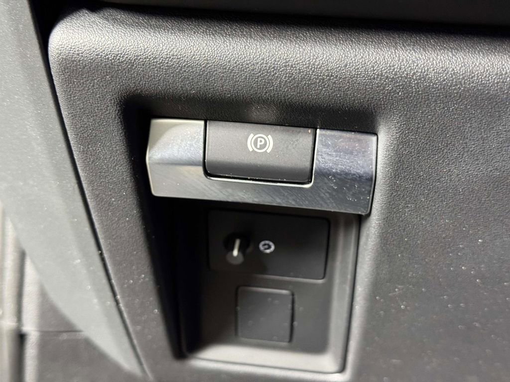 Used 2022 Land Rover Defender 110 X-Dynamic HSE image 19