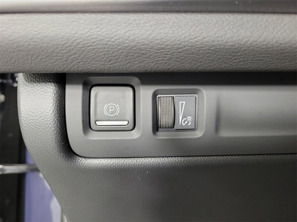 Certified 2025 Cadillac XT4 Premium Luxury image 30