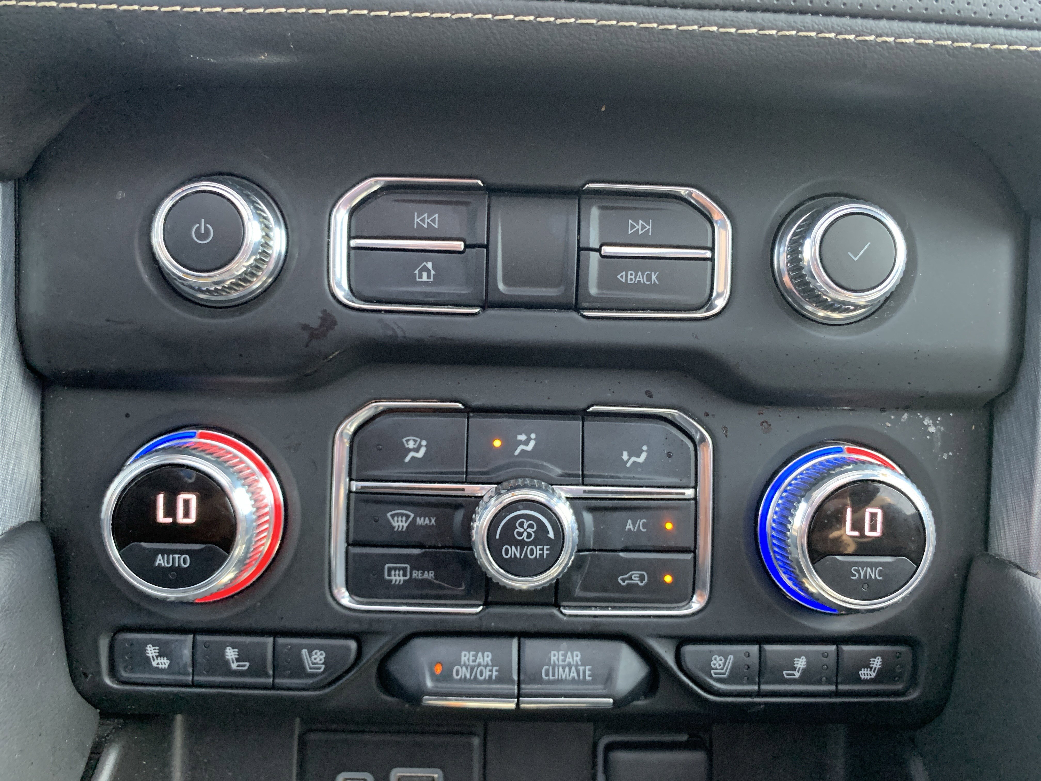 Used 2021 GMC Yukon XL SLT w/ SLT Premium Package image 29