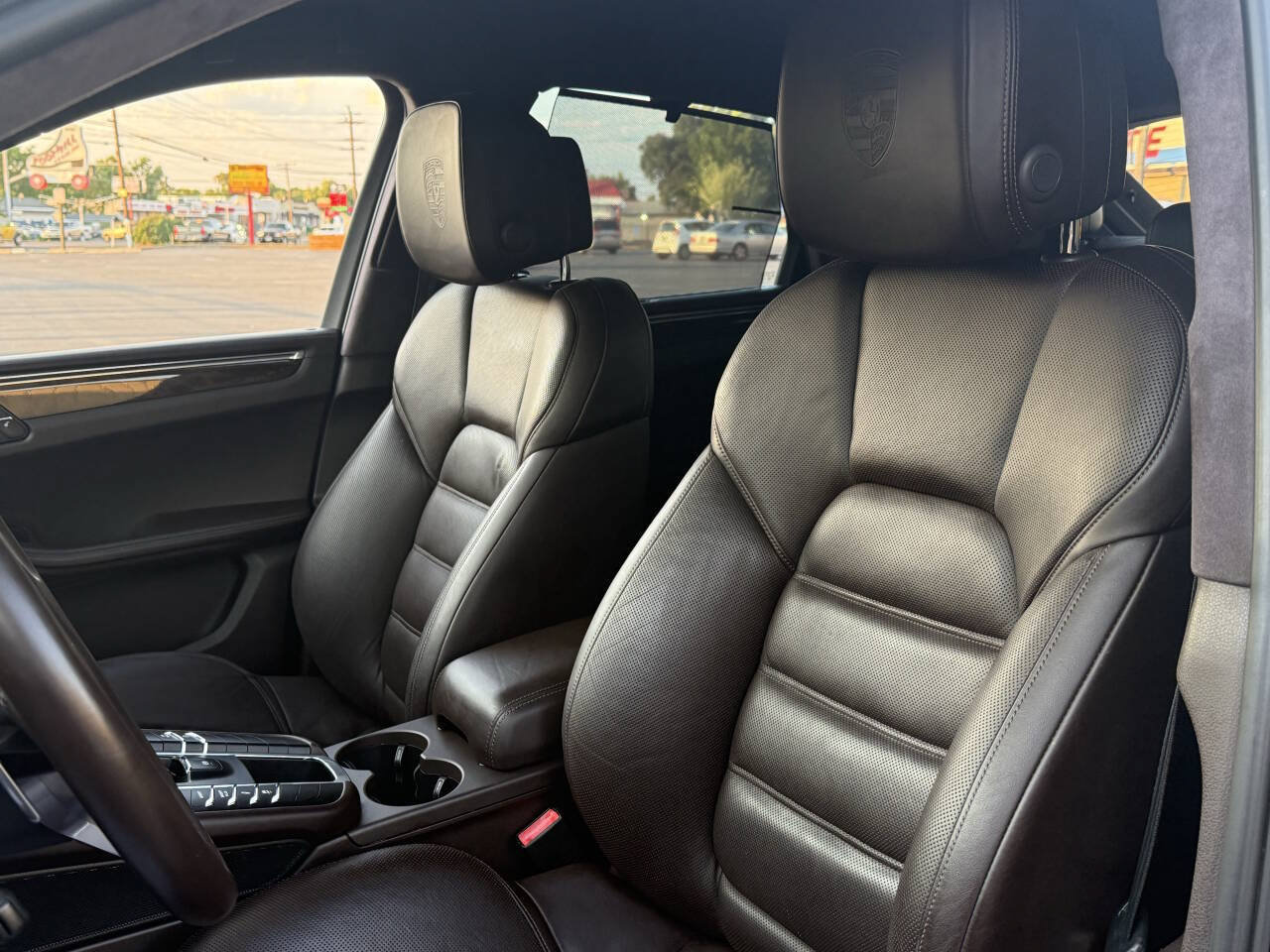 Used 2015 Porsche Macan Turbo AWD/4WD image 16