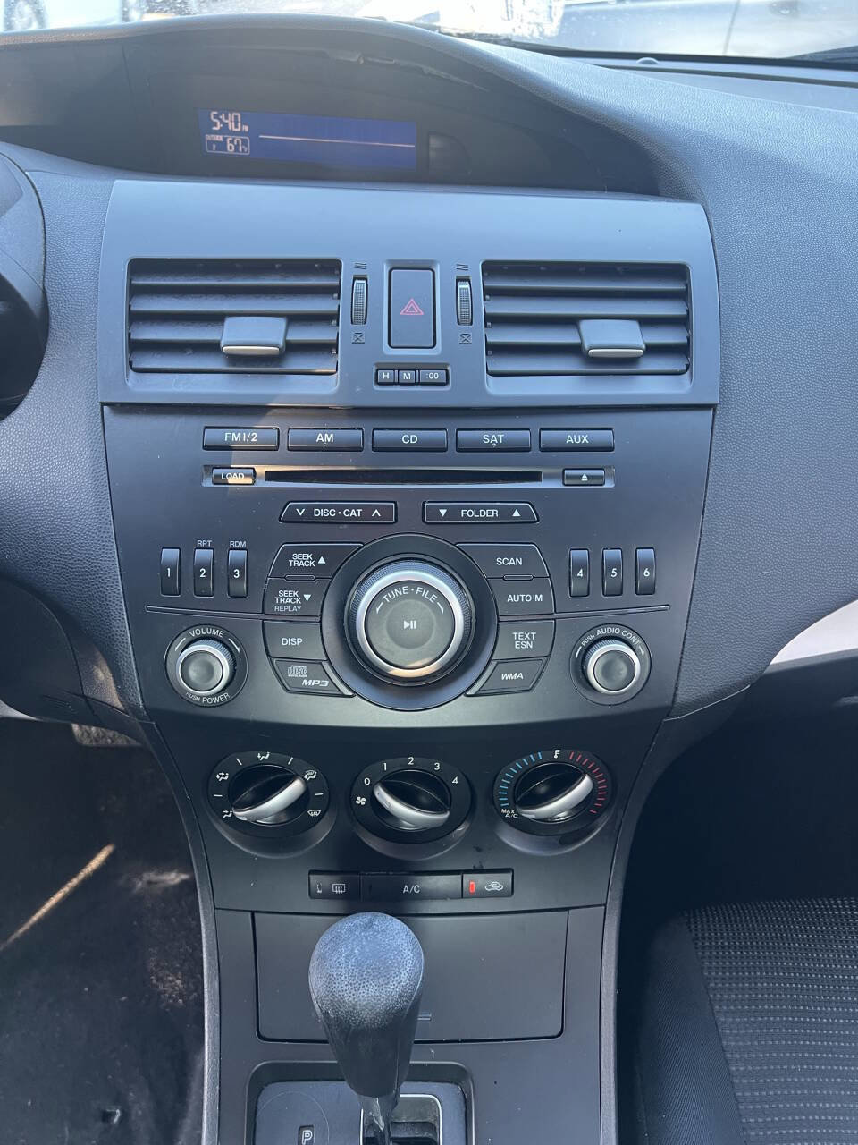 Used 2013 MAZDA MAZDA3 i SV w/ Convenience Pkg image 16