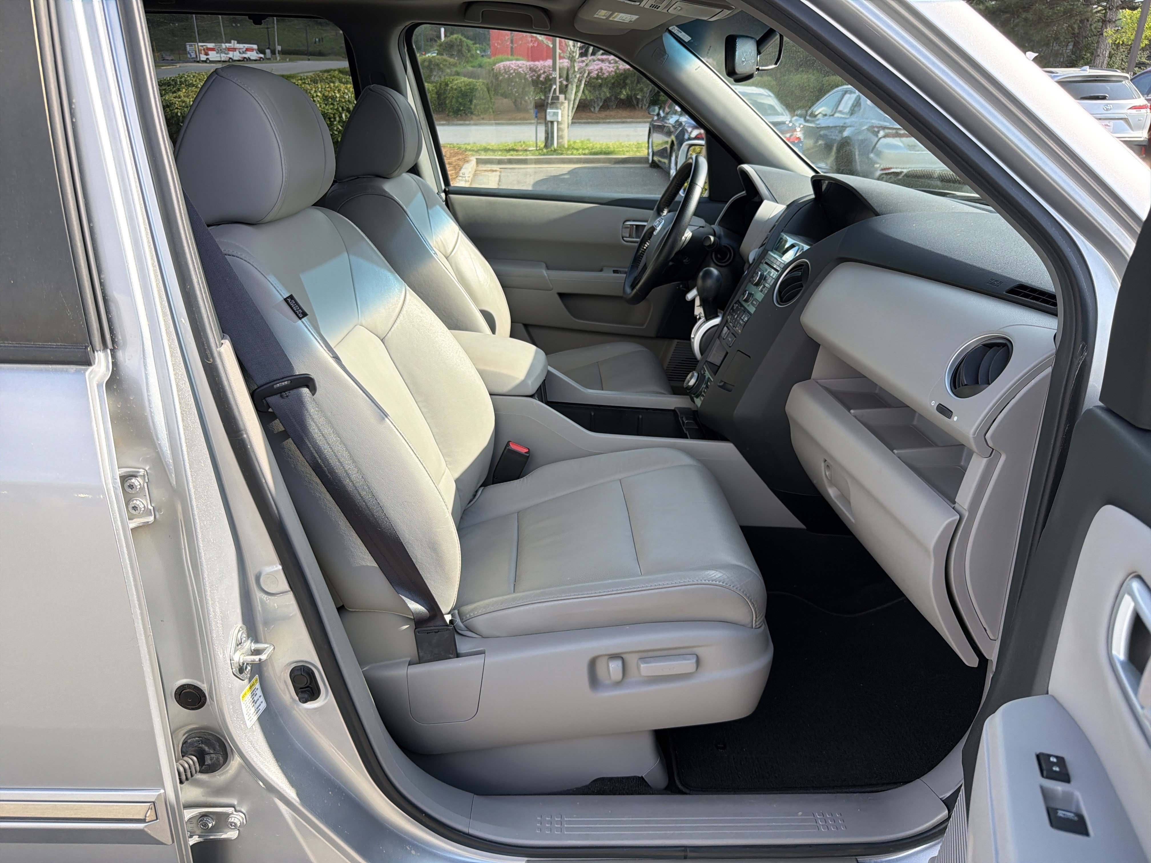 Used 2010 Honda Pilot Touring image 26