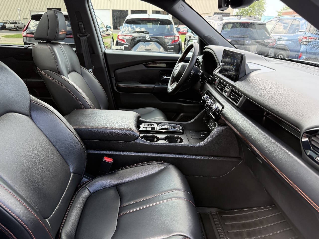Used 2025 Honda Pilot TrailSport image 34