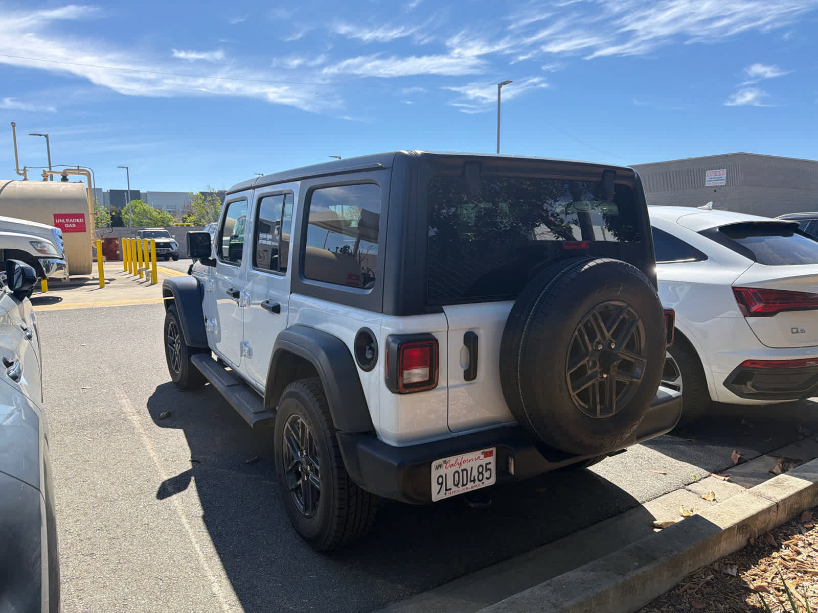Used 2024 Jeep Wrangler Sport S image 3