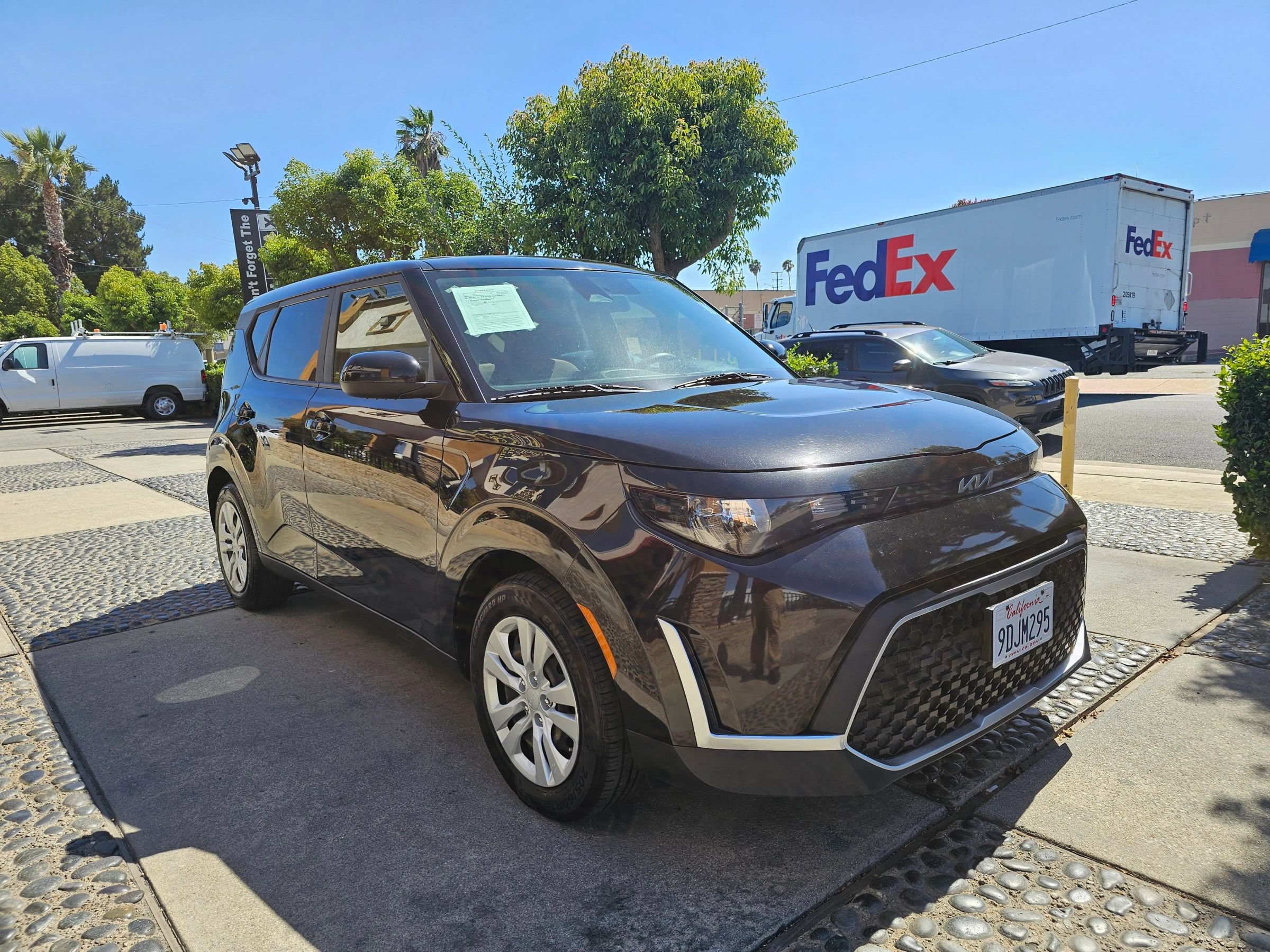 Used 2023 Kia Soul LX FWD image 3