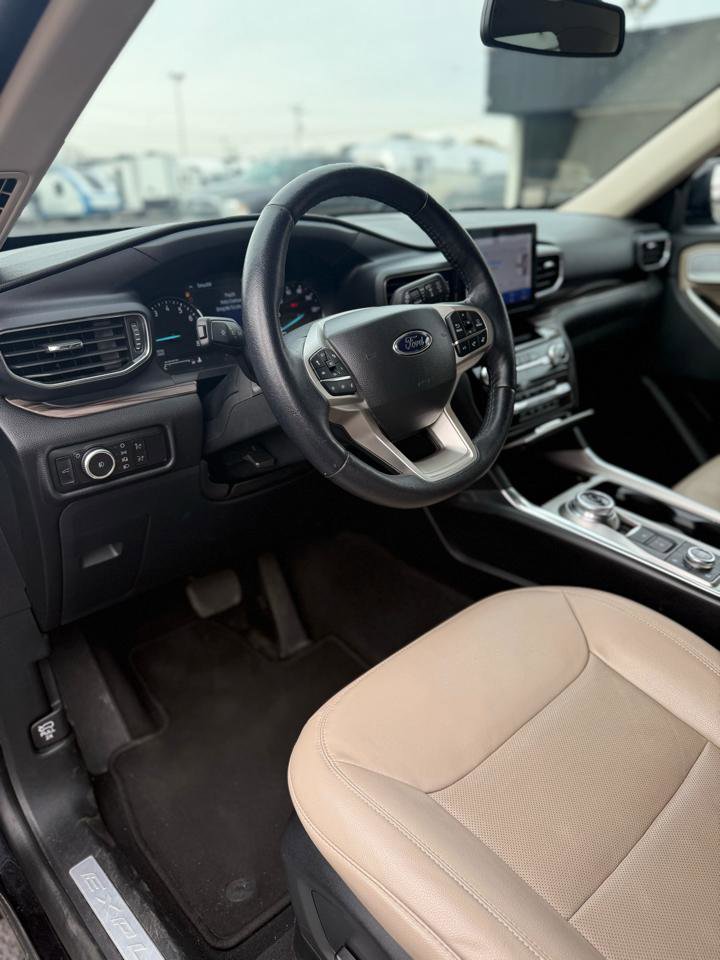 Used 2023 Ford Explorer Limited image 6