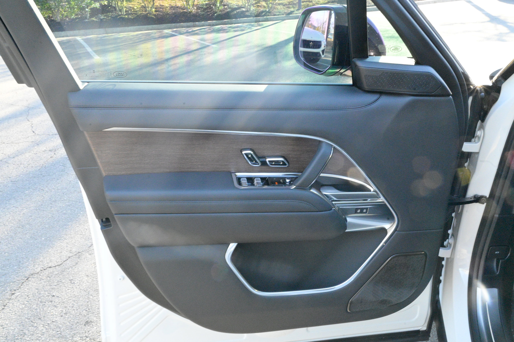 Used 2025 Land Rover Range Rover Long Wheelbase Autobiography image 19