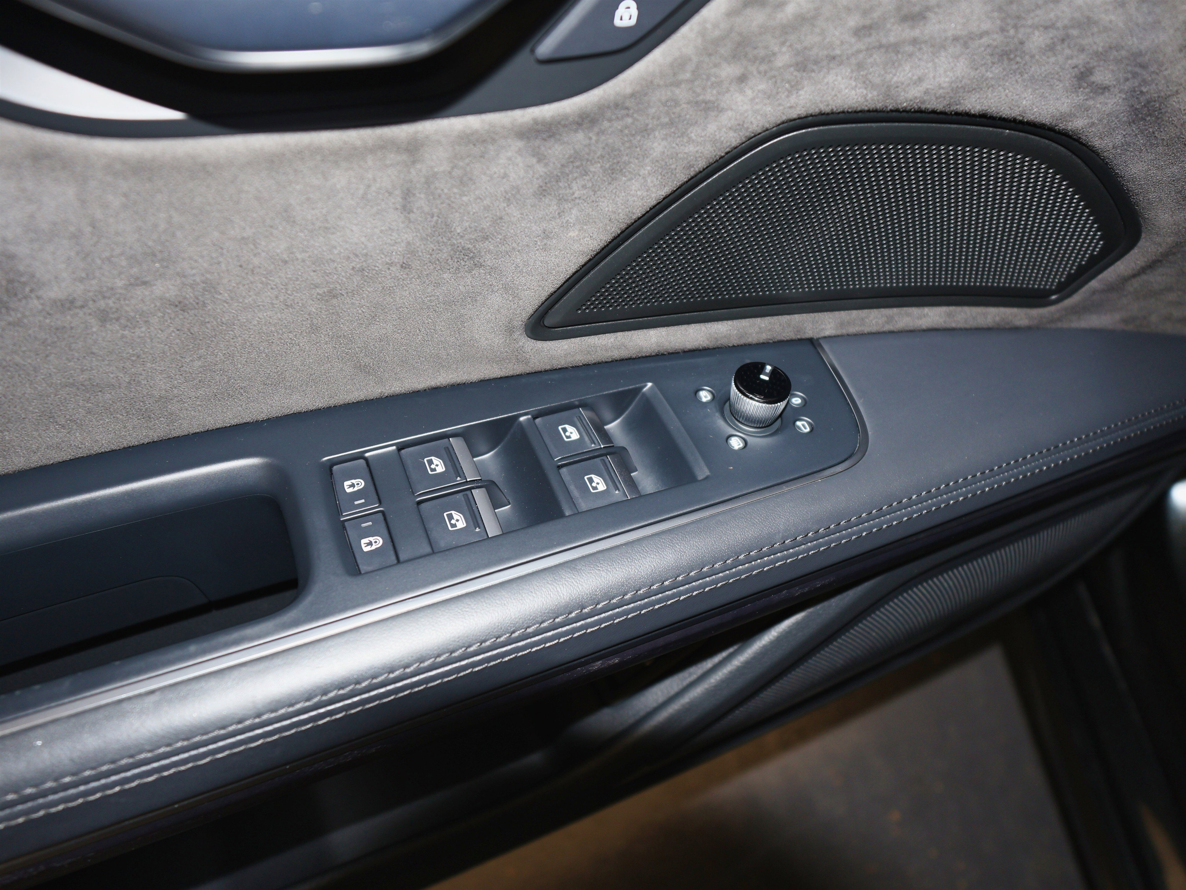 Used 2020 Audi A8 L 4.0T w/ Executive Package image 31