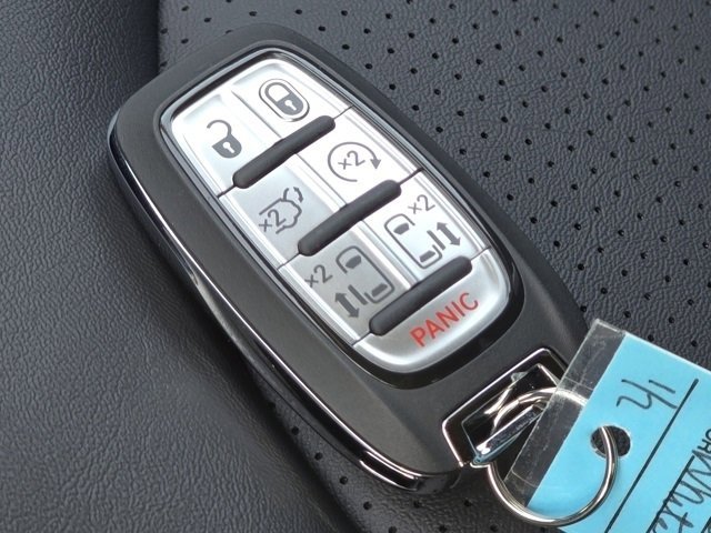 New 2026 Chrysler Pacifica Select image 33