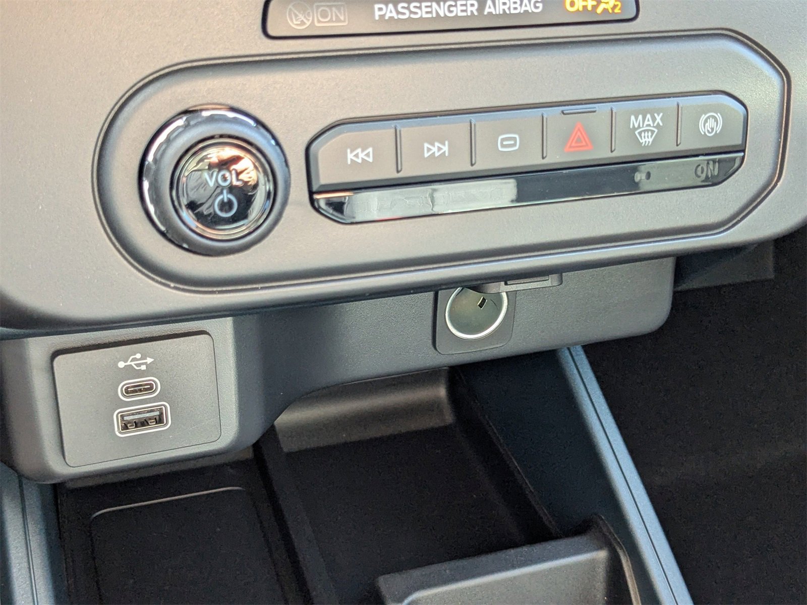 New 2025 Ford Maverick XL w/ Equipment Group 101A image 23