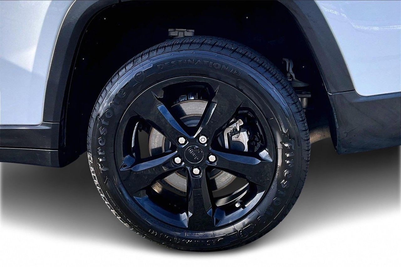 Certified 2022 Jeep Grand Cherokee L Laredo image 35