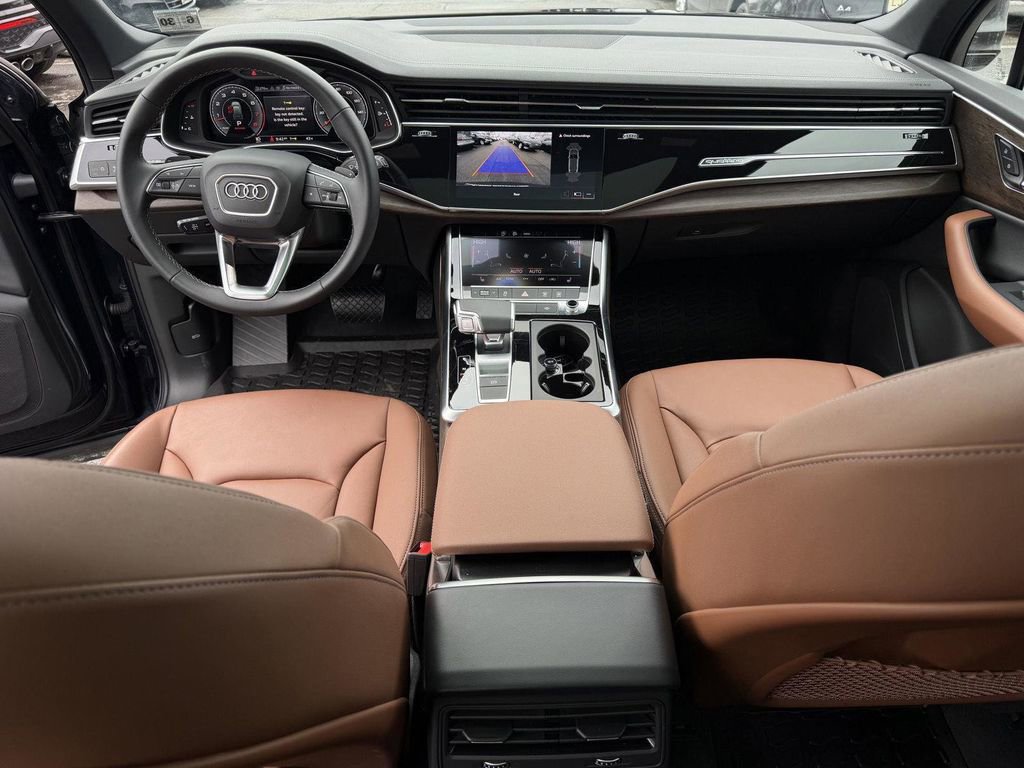 Used 2025 Audi Q7 3.0T Premium image 18