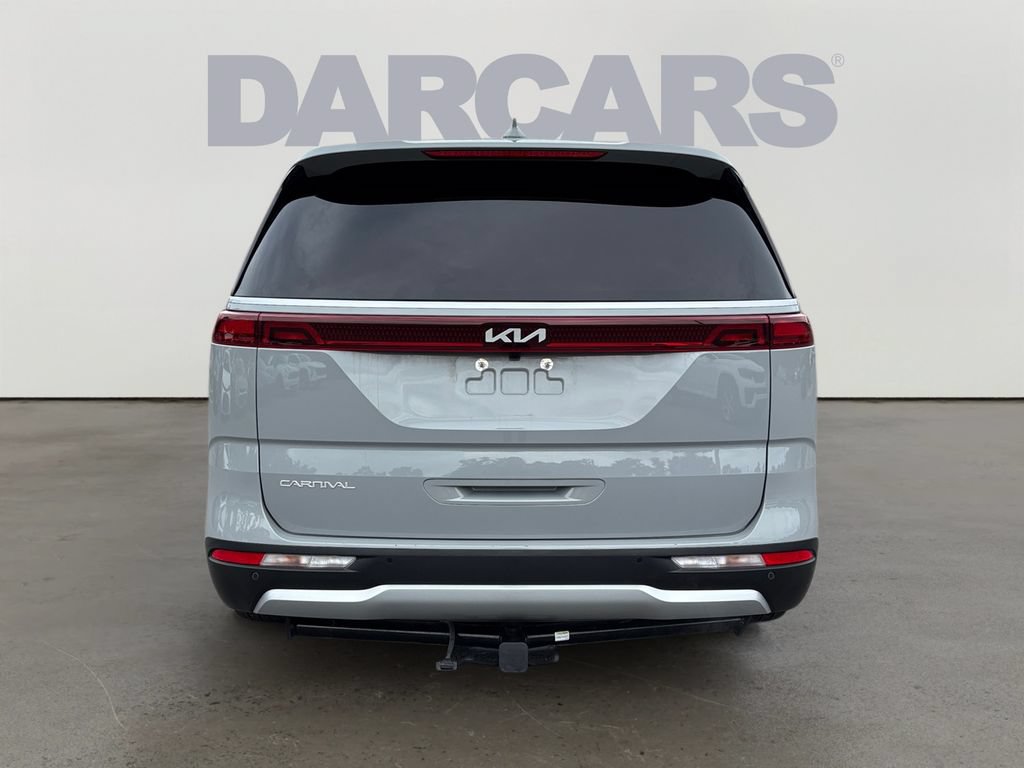 Used 2024 Kia Carnival EX FWD image 6