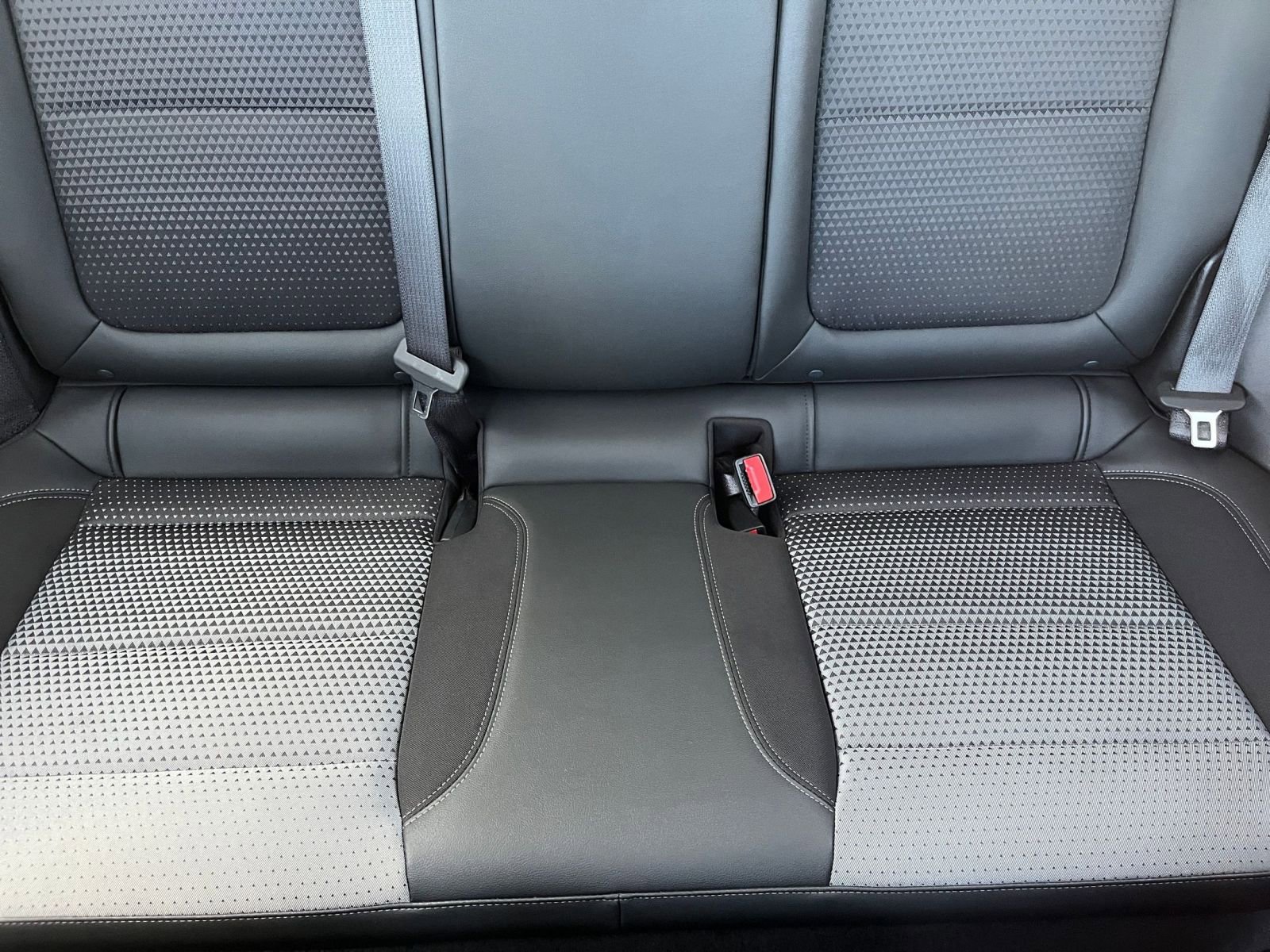 Used 2025 Chevrolet Trax LT FWD image 37