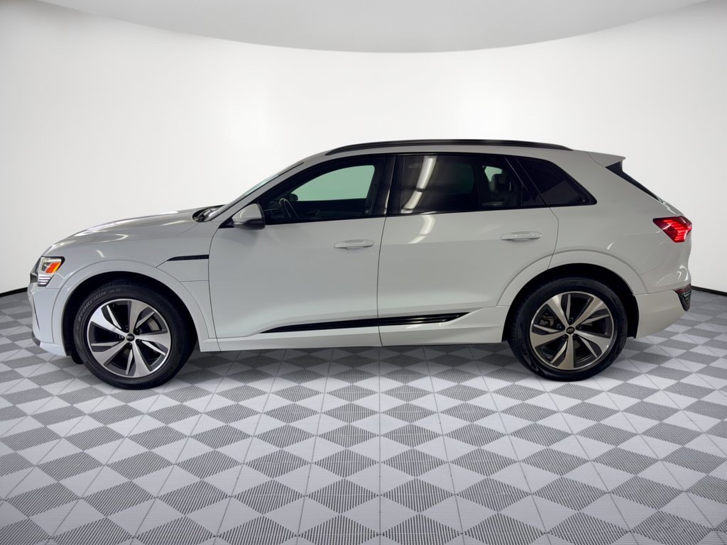 Used 2024 Audi Q8 e-tron Premium Plus AWD/4WD image 2