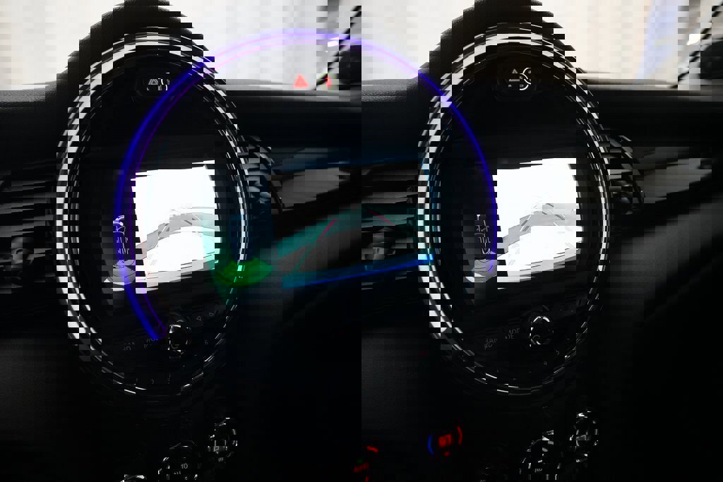 Used 2020 MINI Cooper 4-Door Hardtop image 19