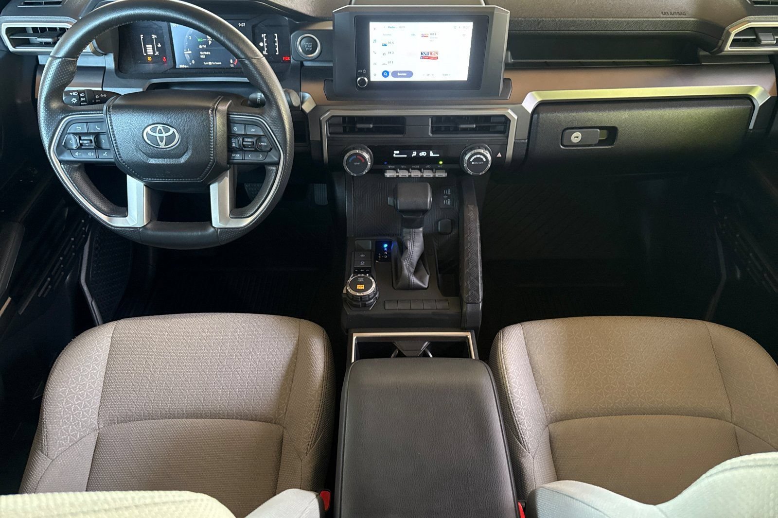 Used 2025 Toyota 4Runner SR5 AWD/4WD image 13