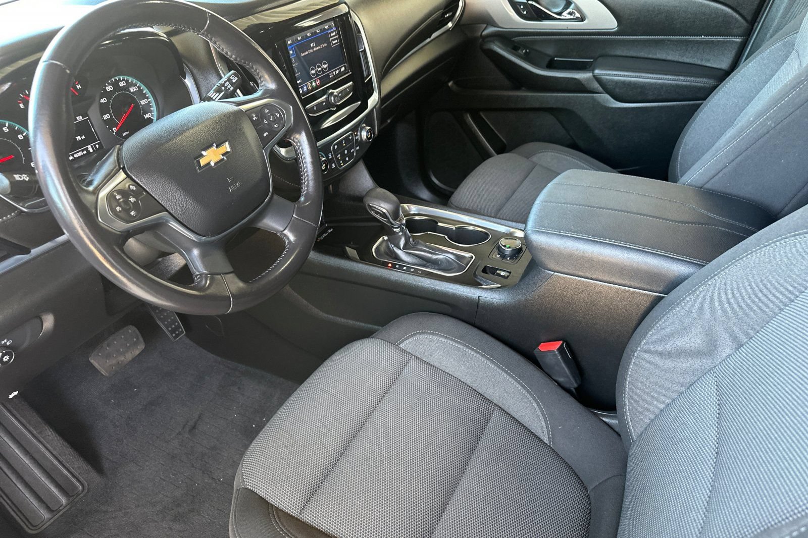Used 2022 Chevrolet Traverse LT w/ LPO, Blackout Package FWD image 10