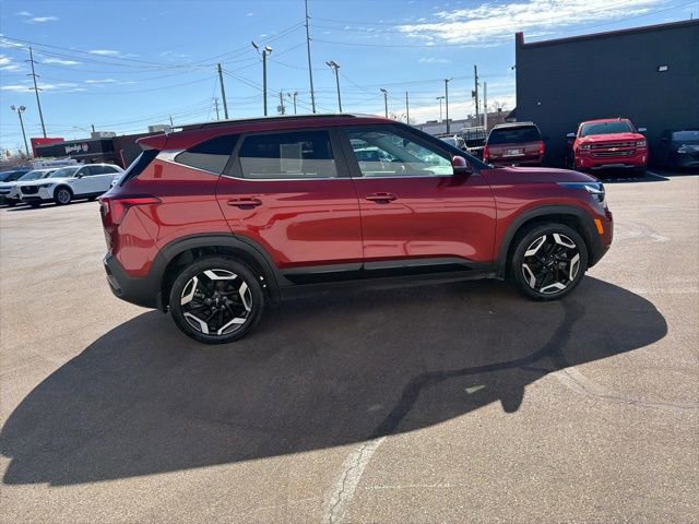 Used 2025 Kia Seltos SX w/ SX Sunroof Package image 6