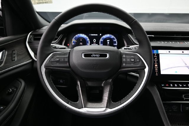 New 2027 Jeep Grand Cherokee Limited w/ Limited Altitude Package AWD/4WD image 24