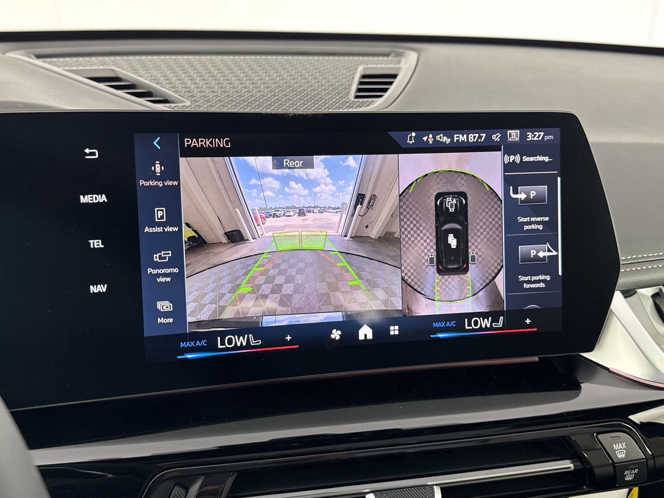 Used 2025 BMW X1 xDrive28i w/ Technology Package image 22