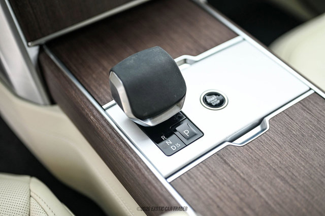 Used 2025 Land Rover Range Rover SE image 27