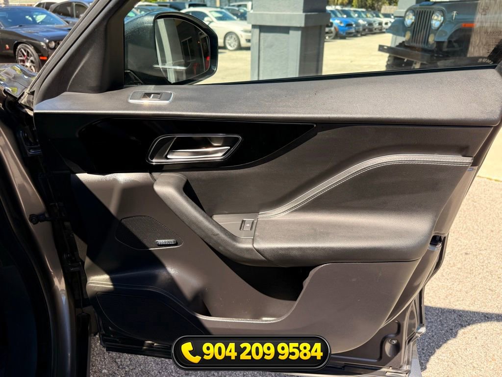 Used 2017 Jaguar F-PACE R-Sport image 33